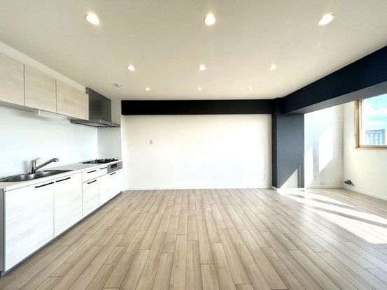 Renovated 3SLDK Apartment in Muroran, Hokkaido - 74.73 sqm - Thumbnail 3