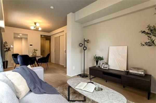1LDK Apartment for Sale in Minami-Azabu, Minato-ku, Tokyo - Thumbnail 3