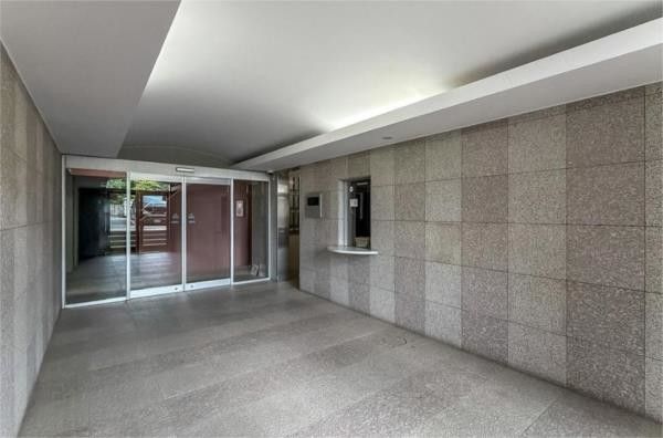 1LDK Apartment for Sale in Minami-Azabu, Minato-ku, Tokyo - Thumbnail 2