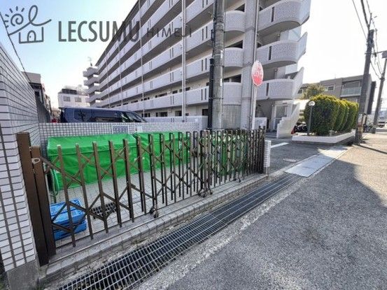 クラウンハイム伊丹 - Renovated 3LDK Apartment in Itami - Thumbnail 2