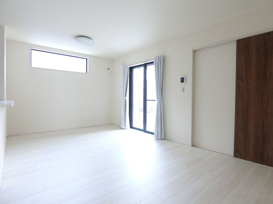 Modern 3SLDK House for Sale in Itami, Hyogo - Thumbnail 4