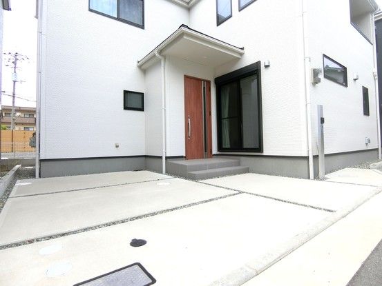 Modern 3SLDK House for Sale in Itami, Hyogo - Thumbnail 2