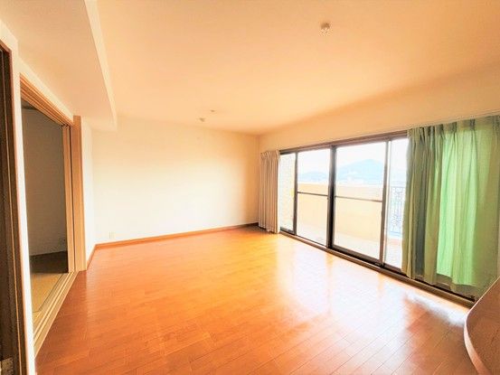 Spacious 4LDK Apartment for Sale in Utazu, Kagawa - Thumbnail 3