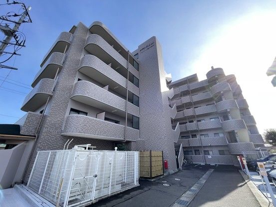 3LDK Corner Apartment with Dual Balconies near Tomizawa Station, Sendai - Thumbnail 4