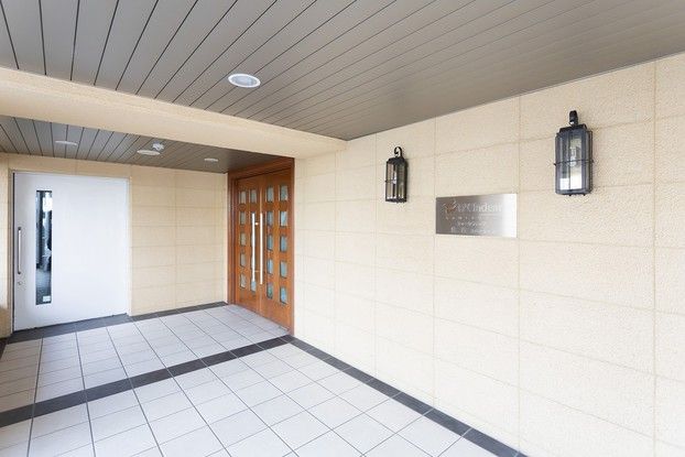 Renovated 2LDK Apartment in Hiroshima City with River View - Thumbnail 4