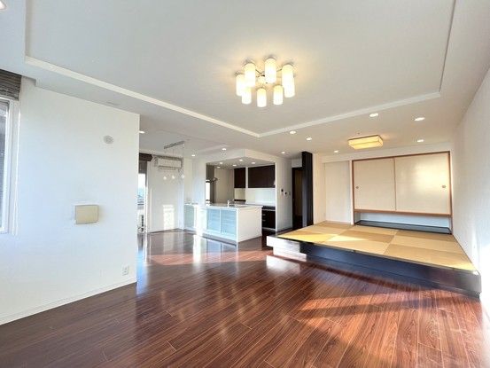 Spacious 2SLDK Apartment in Takamatsu, Kagawa - 109.5 sqm - Thumbnail 4