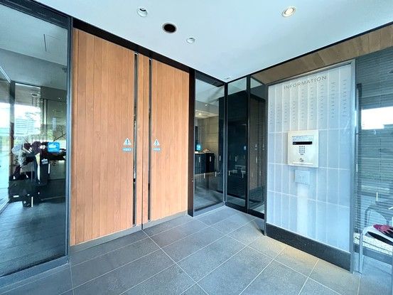 Spacious 2SLDK Apartment in Takamatsu, Kagawa - 109.5 sqm - Thumbnail 2