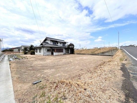 Renovated 6LDK House on Large Corner Lot in Takamatsu - Thumbnail 3