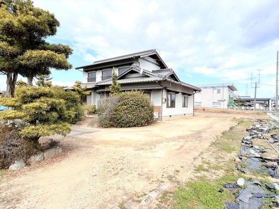 Renovated 6LDK House on Large Corner Lot in Takamatsu - Thumbnail 4