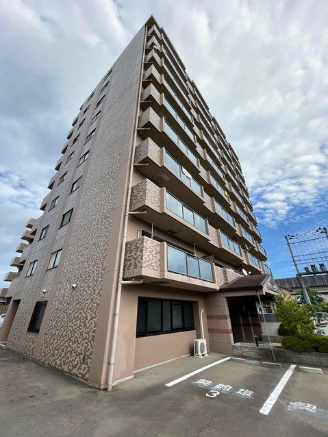 Gran Court Minami-Sendai No.1 3LDK Apartment with Private Garden - Thumbnail 2