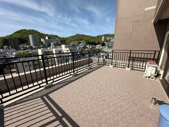 4LDK Top Floor Corner Apartment 100m² in Higashi-ku, Hiroshima - Thumbnail 4
