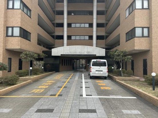 Renovated 3LDK Apartment with Large Balcony in Tsuruga - Thumbnail 2