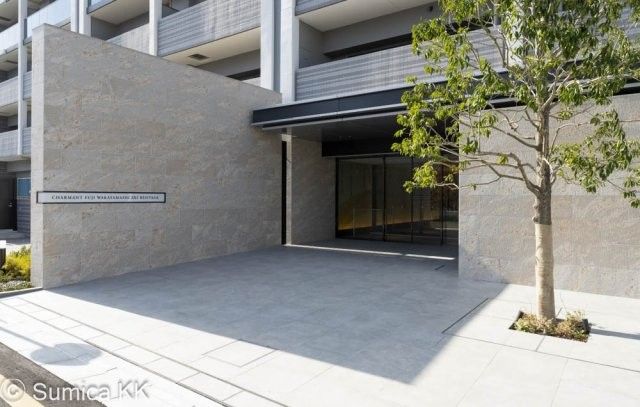 3LDK Apartment for Sale in Wakayama City, Walk to Station - Thumbnail 2