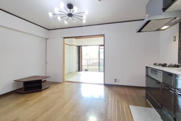 Renovated 2DK Apartment in Minami-Atami, Shizuoka - Thumbnail 4