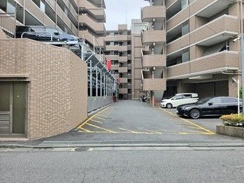 Spacious 3LDK Apartment for Sale in Niiza City, Saitama - Thumbnail 2