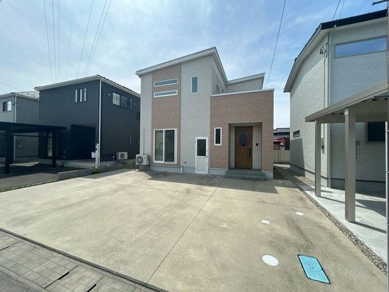 Modern 3LDK House for Sale in Himi, Toyama Prefecture - Thumbnail 2