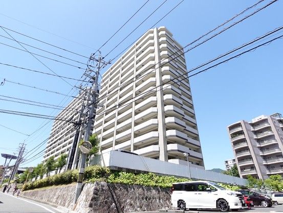 4LDK Apartment for Sale in Hiroshima City, 100 sqm - Thumbnail 2