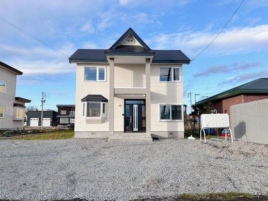 Renovated 3LDK House in Fukagawa, Hokkaido with Mountain Views - Thumbnail 3