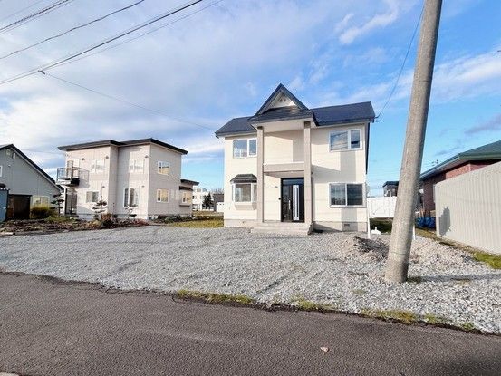 Renovated 3LDK House in Fukagawa, Hokkaido with Mountain Views - Thumbnail 4