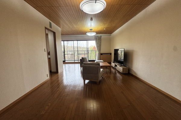 2LDK Apartment for Sale in Atami with Private Onsen - Thumbnail 3