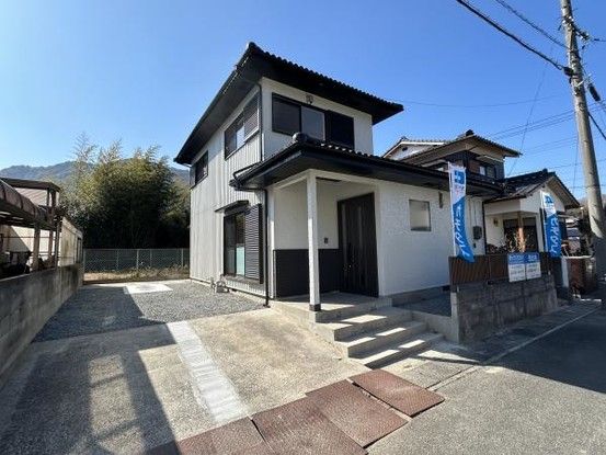 Renovated 3LDK House in Yamaguchi City, 90.5 sqm - Thumbnail 2