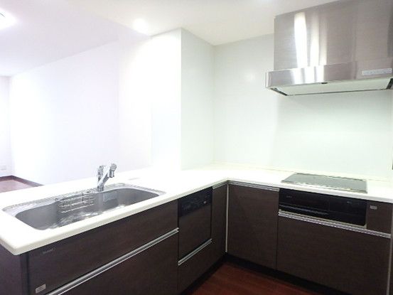 2LDK Apartment for Sale in Takamatsu, Kagawa - 71.81sqm - Thumbnail 3