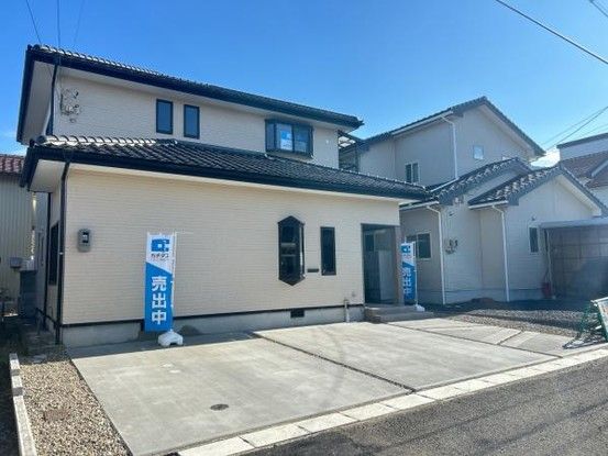 Renovated 5LDK Detached House with Parking for 4 in Tsuruga, Fukui - Thumbnail 2