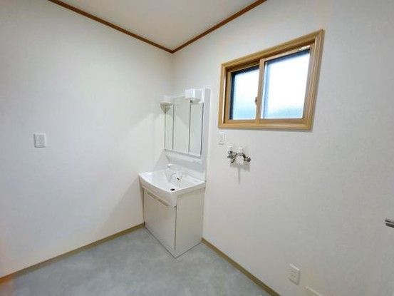 Renovated 2SLDK House on Large Corner Lot in Hashikami, Aomori - Thumbnail 4
