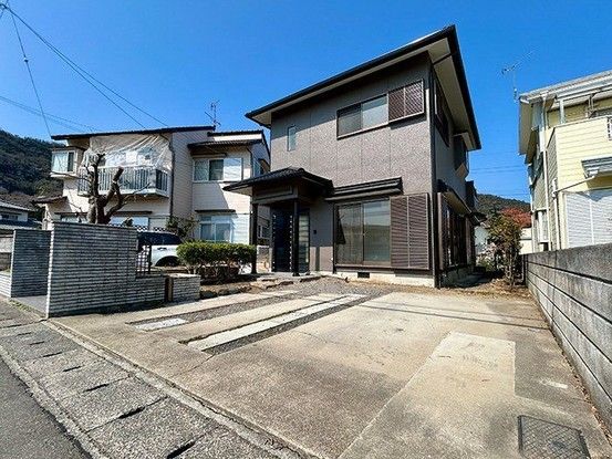 Renovated 4LDK House in Takamatsu, Kagawa with 3 Parking Spaces - Thumbnail 2