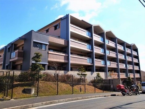 4LDK Condominium in Ikoma, Nara Near Shirahataidai Station - Thumbnail 3