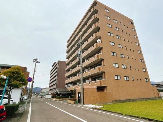 Renovated 4LDK Apartment for Sale in Tsuruga, Fukui - Thumbnail 2