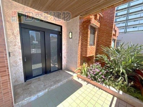 3LDK RC House Near Araha Beach in Chatan, Okinawa - Thumbnail 2