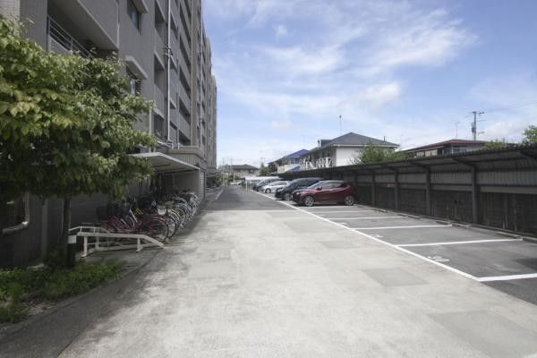 Renovated 4LDK Top-Floor Apartment in Okayama City - Thumbnail 3