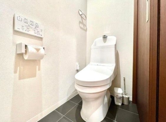 Renovated 2DK House in Koto City, Tokyo – 38.88 sqm - Thumbnail 3