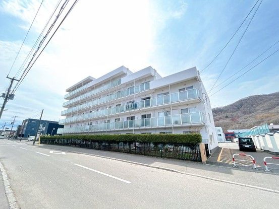 Renovated 3LDK Apartment for Sale in Minami-ku, Sapporo - Thumbnail 3