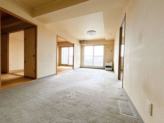 2LDK Apartment for Sale in Sapporo Shiraishi Ward, Hokkaido - Thumbnail 2