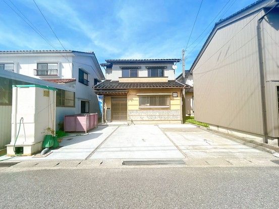 Renovated 6LDK House in Takaoka, Toyama - Thumbnail 2