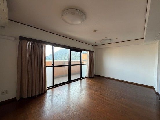 3LDK Top Floor Apartment Near Ritsurin Garden, Takamatsu - Thumbnail 4