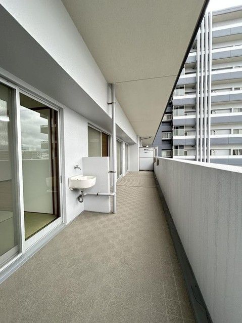 Renovated 3SLDK Apartment for Sale in Hakata Ward, Fukuoka - Thumbnail 3