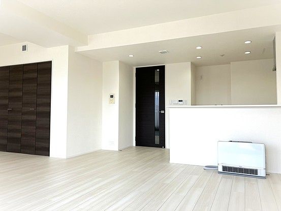 Renovated 3LDK Apartment for Sale Near Hachiken Station, Sapporo - Thumbnail 3