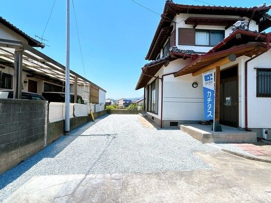 Renovated 4LDK House in Tosu, Saga with 4 Parking Spaces - Thumbnail 2