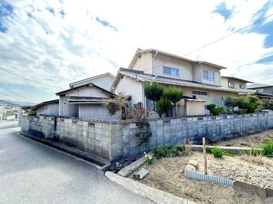 3LDK Detached House for Sale in Asakuchi City, Okayama - Thumbnail 2
