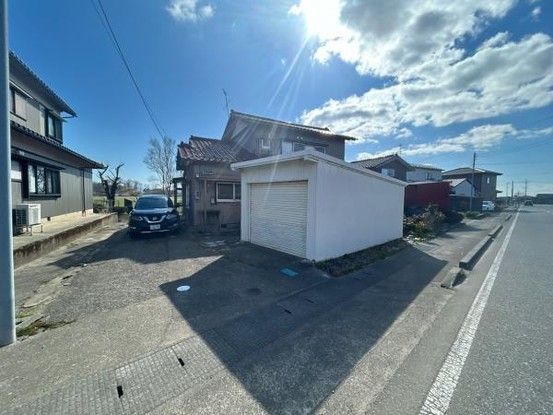 Renovated 4LDK Detached House with Parking in Nomi City, Ishikawa - Thumbnail 2