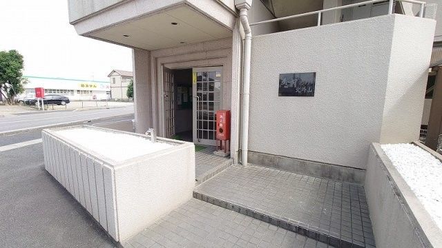 Renovated 2SLDK Apartment with Private Garden in Komaki, Aichi - Thumbnail 3