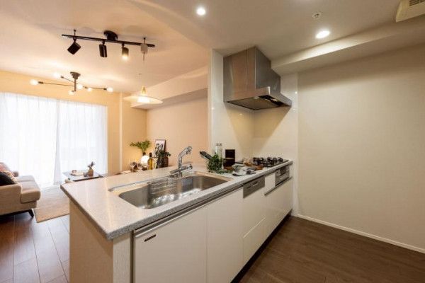 2LDK Apartment for Sale in Kobe Chuo Ward - Tower Mansion - Thumbnail 4
