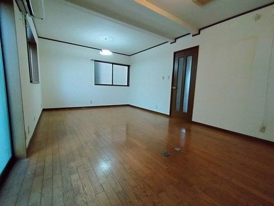 5LDK 3-Story House in Nishinomiya Near Koshien-guchi Station - Thumbnail 2