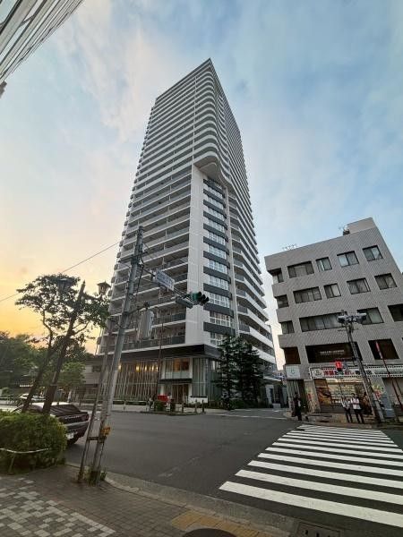 2LDK Apartment for Sale in Ikebukuro, Toshima-ku, Tokyo - Thumbnail 2