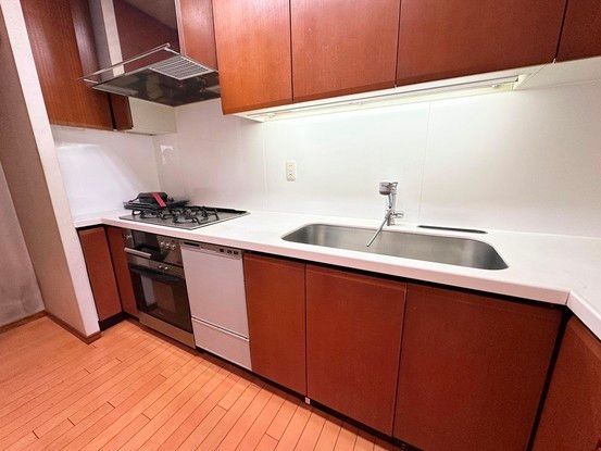 3LDK Top-Floor Apartment in Naka-ku, Hiroshima – 108.84m² - Thumbnail 4