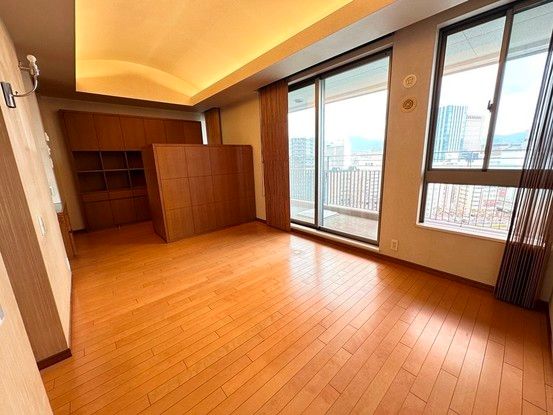 3LDK Top-Floor Apartment in Naka-ku, Hiroshima – 108.84m² - Thumbnail 2