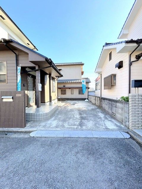 Renovated 3LDK House Near Umenomoto Station in Matsuyama - Thumbnail 2